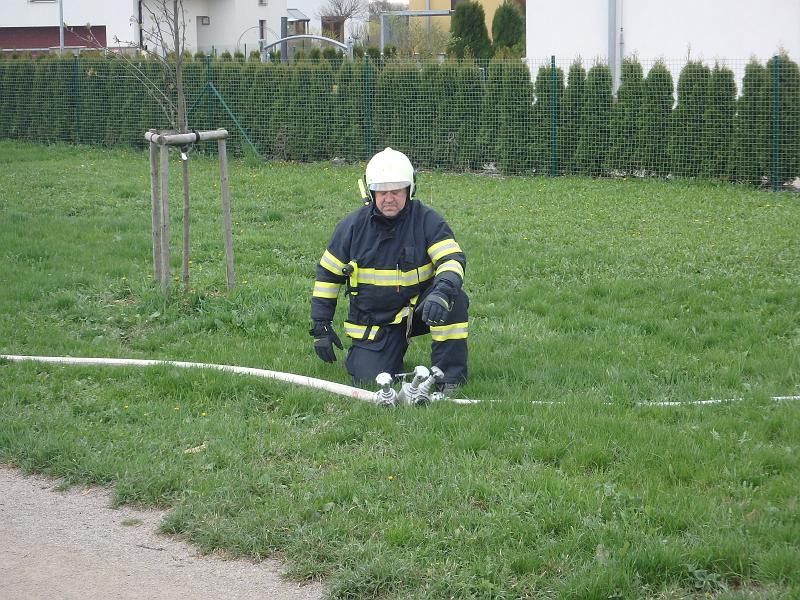 foto 08.jpg - Vcvik probhl u studny Na Kamenn Hrzi - Fugas